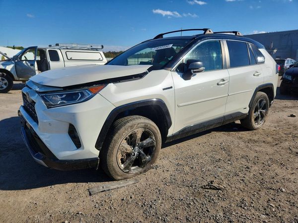 2020 TOYOTA RAV4 XSE HV — Front 3/4