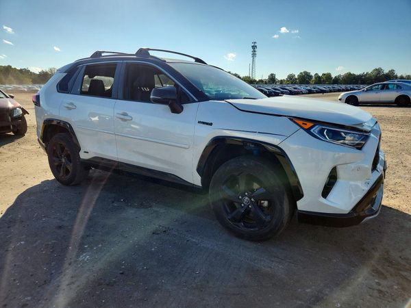 2020 TOYOTA RAV4 XSE HV — Passenger 3/4