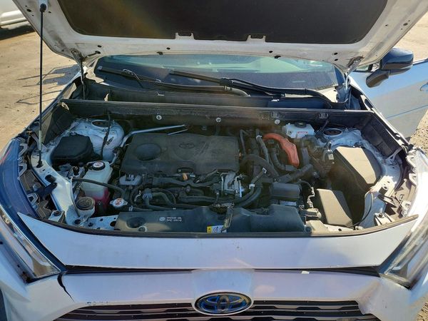 2020 TOYOTA RAV4 XSE HV — Engine bay