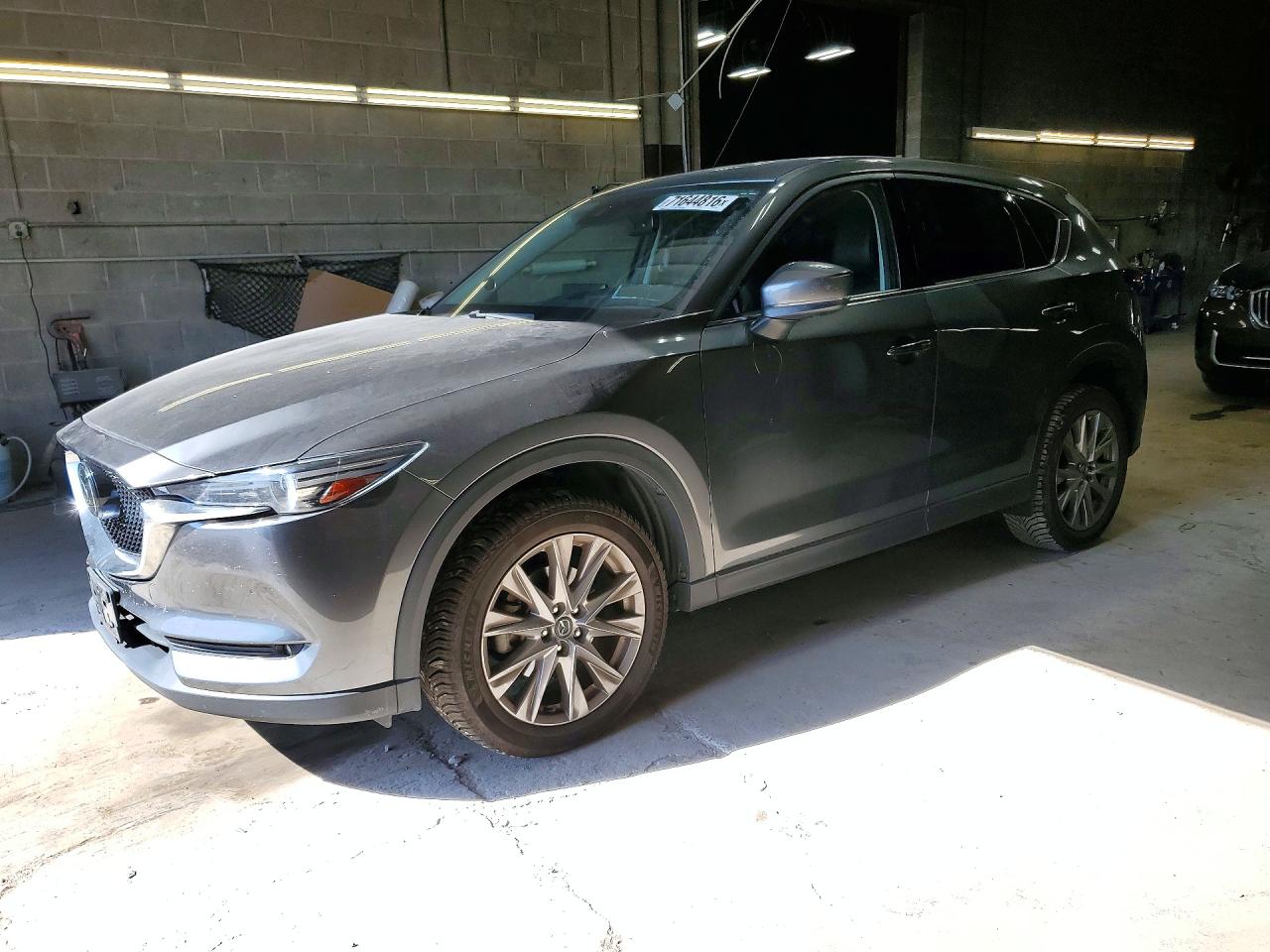 2021 MAZDA CX-5 Grand Touring Reserve — Front 3/4