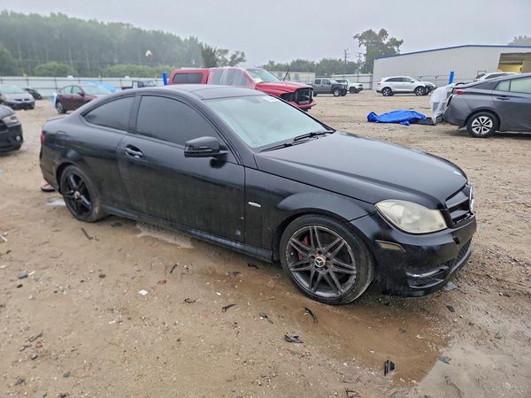 2014 MERCEDES-BENZ C C250 — Passenger 3/4