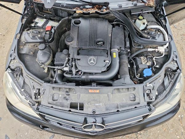 2014 MERCEDES-BENZ C C250 — Engine bay