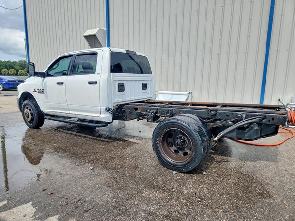 2017 RAM 3500 CREW CAB CHASSIS 4X4 — DSRA