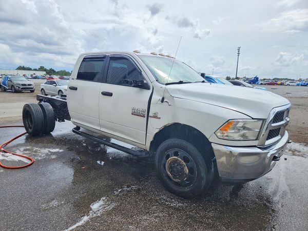 2017 RAM 3500 CREW CAB CHASSIS 4X4 — Passenger 3/4