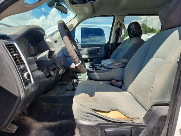2017 RAM 3500 CREW CAB CHASSIS 4X4 — DENT