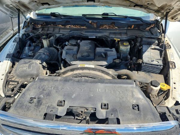 2017 RAM 3500 CREW CAB CHASSIS 4X4 — Engine bay