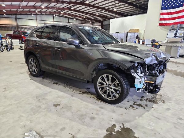 2020 MAZDA CX-5 Signature — Passenger 3/4