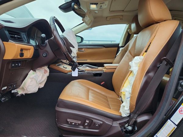2016 LEXUS ES 350 — DENT