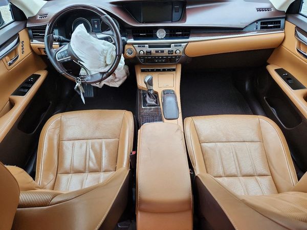 2016 LEXUS ES 350 — CKPT