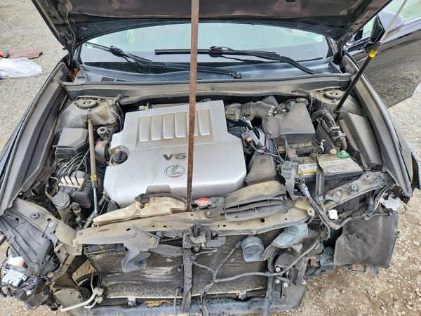 2016 LEXUS ES 350 — Engine bay
