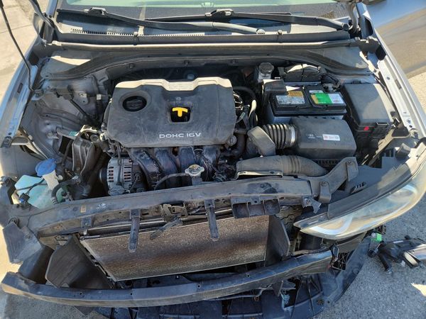 2017 HYUNDAI ELANTRA — Engine bay