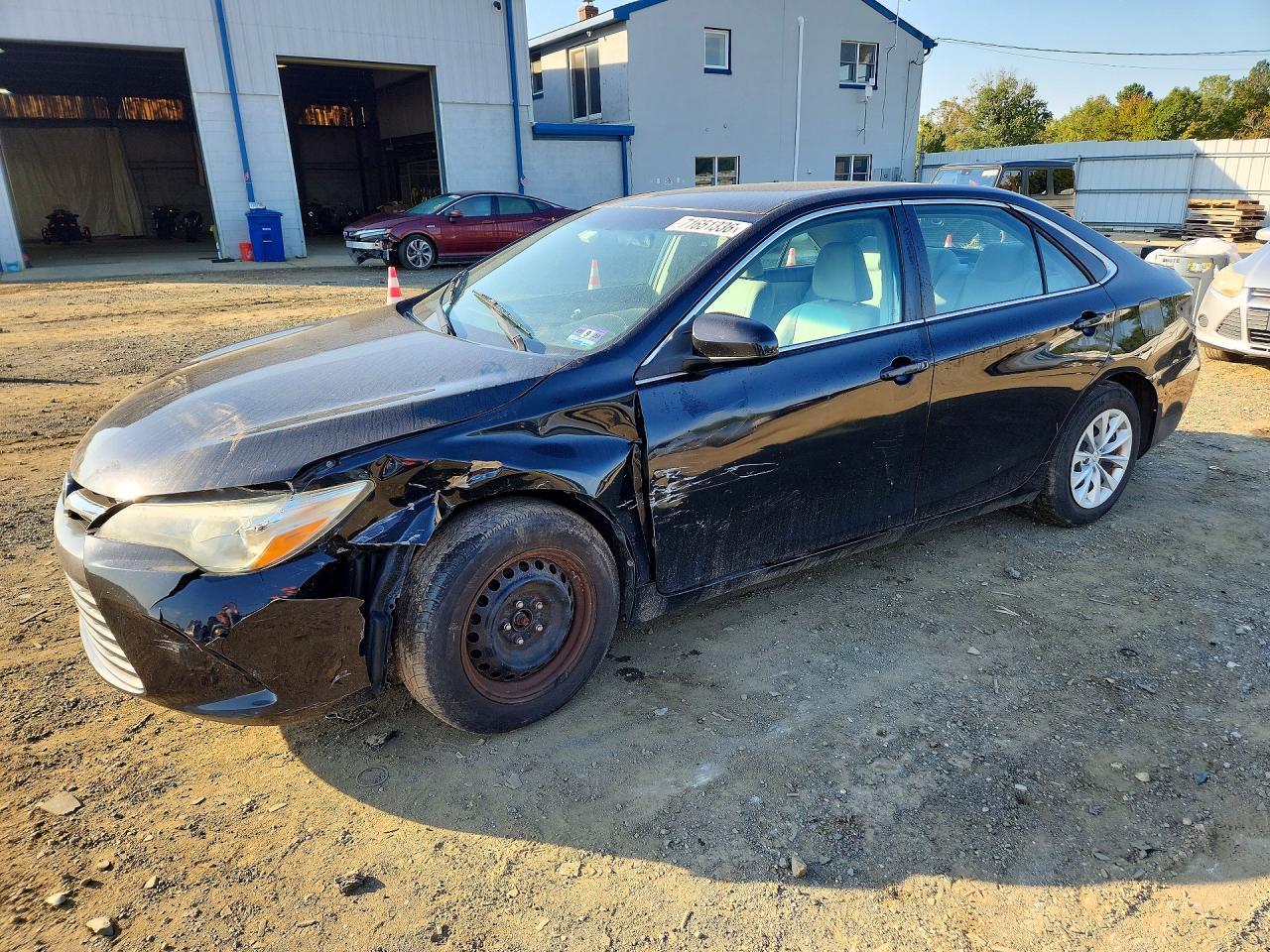 2015 TOYOTA CAMRY — Front 3/4