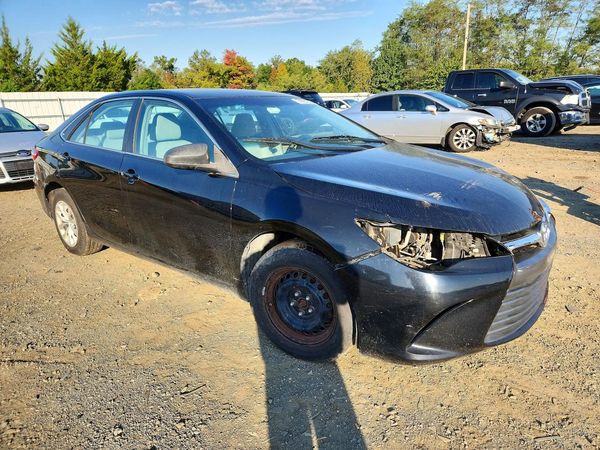 2015 TOYOTA CAMRY — Passenger 3/4