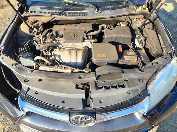 2015 TOYOTA CAMRY — Engine bay