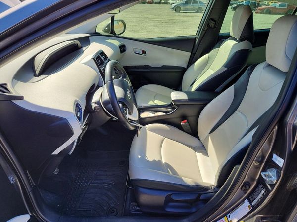 2017 TOYOTA PRIUS — DENT