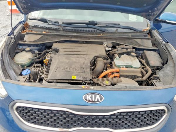 2018 KIA NIRO — Engine bay