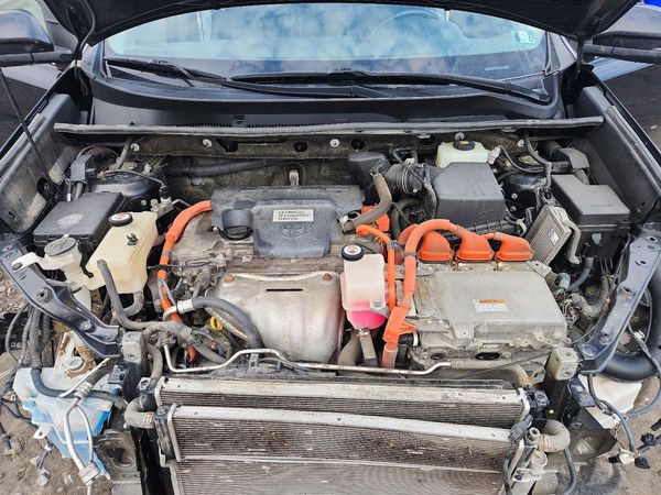 2017 TOYOTA RAV4 Ltd Hybrid — Engine bay