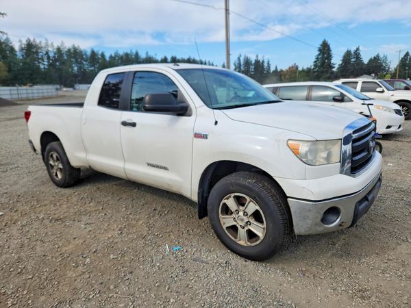 2013 TOYOTA TUNDRA SR5 — Passenger 3/4