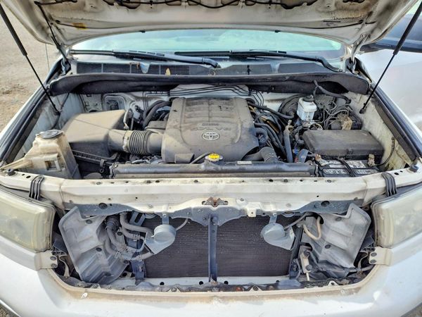 2013 TOYOTA TUNDRA SR5 — Engine bay