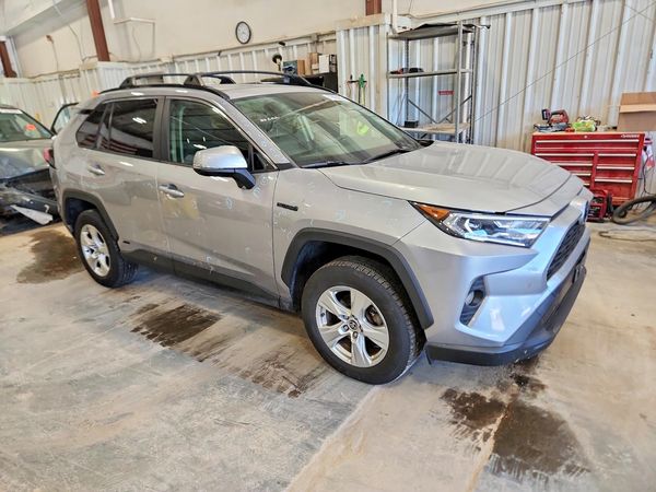 2020 TOYOTA RAV4 XLE HV — Passenger 3/4