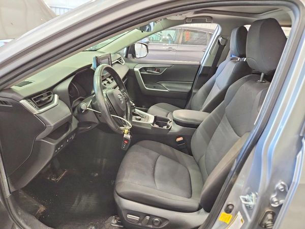 2020 TOYOTA RAV4 XLE HV — DENT