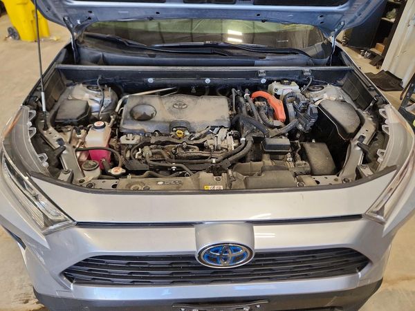 2020 TOYOTA RAV4 XLE HV — Engine bay