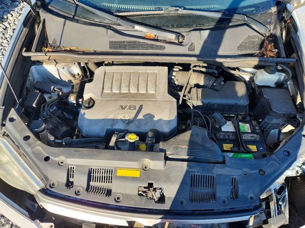 2013 TOYOTA HIGHLANDER Base/Hybrid — Engine bay