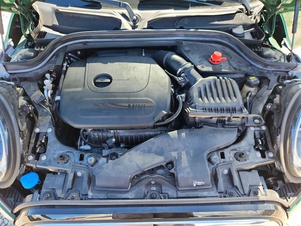 2022 MINI COOPER — Engine bay
