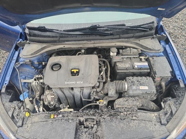 2018 HYUNDAI ELANTRA — Engine bay