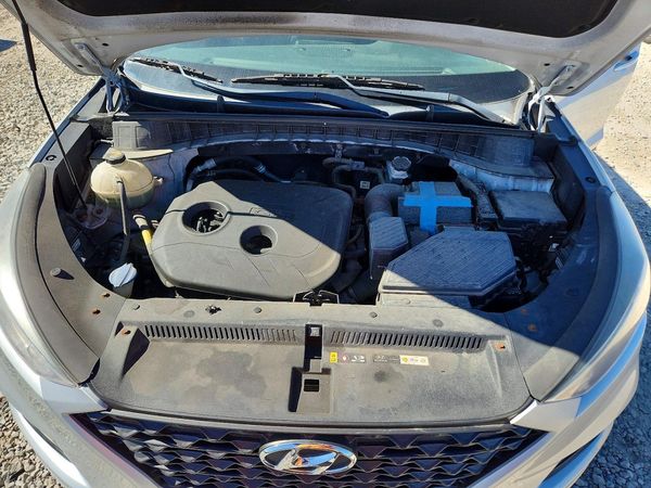 2019 HYUNDAI TUCSON SE — Engine bay