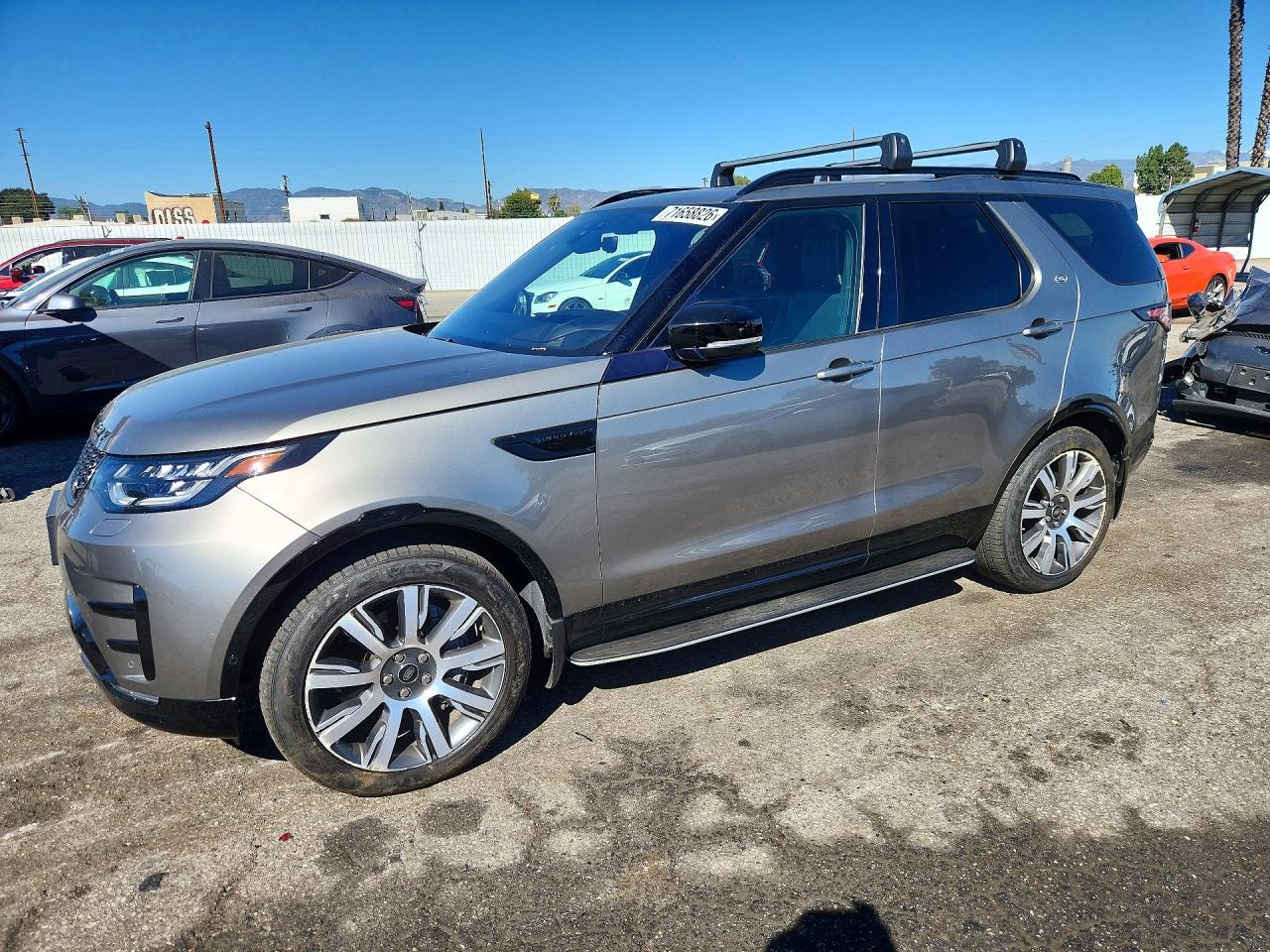 2019 LAND ROVER DISCOVERY HSE Luxury — Front 3/4