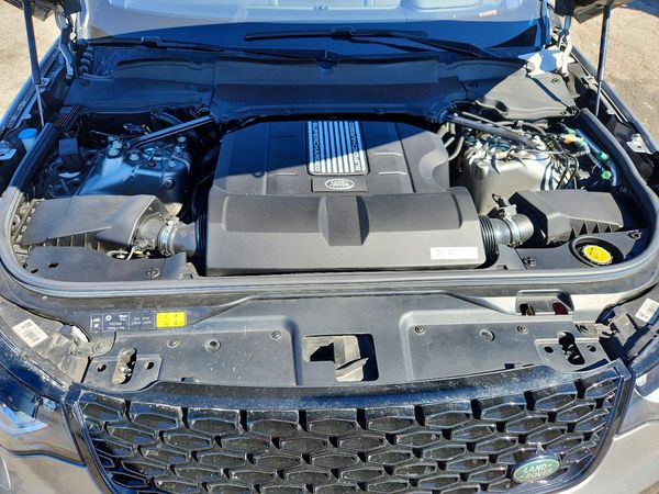 2019 LAND ROVER DISCOVERY HSE Luxury — Engine bay