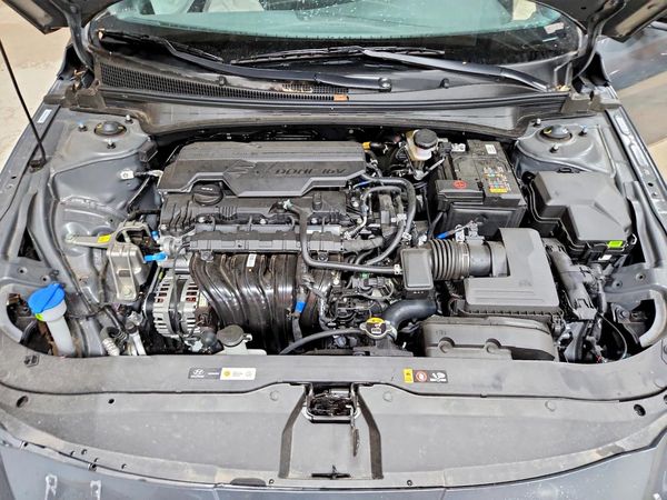 2026 HYUNDAI ELANTRA — Engine bay