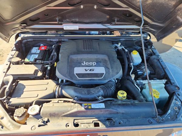 2016 JEEP WRANGLER Sport — Engine bay