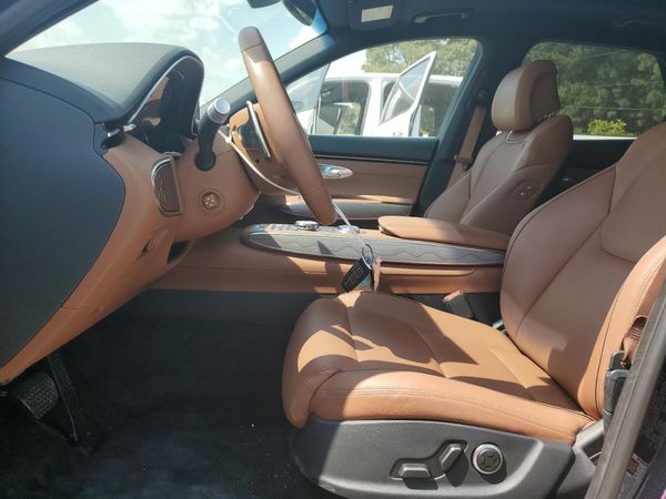 2025 GENESIS GV70