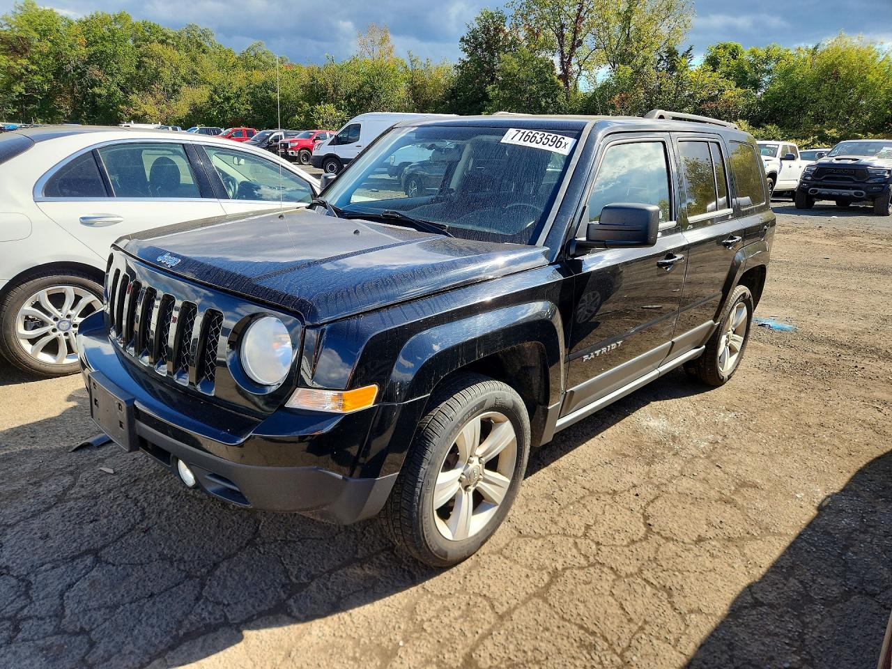 2014 JEEP PATRIOT Latitude — Front 3/4