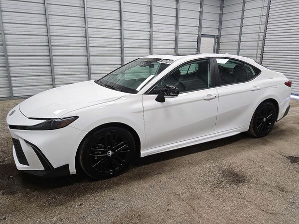 2025 TOYOTA CAMRY — Front 3/4