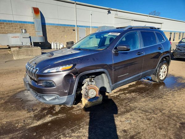 2016 JEEP CHEROKEE Latitude/Longitude/North — Front 3/4