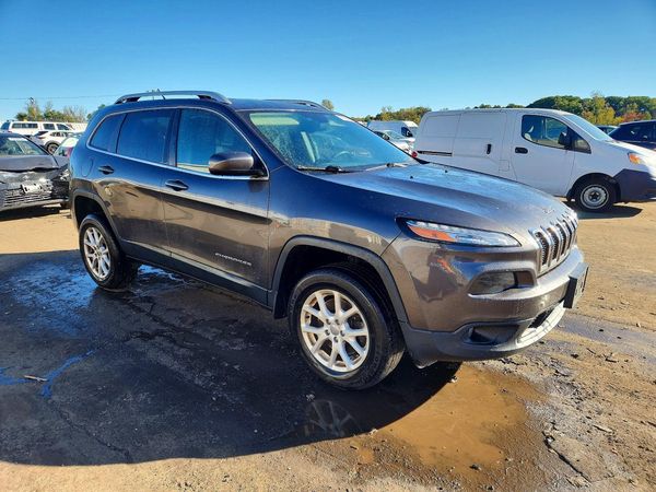 2016 JEEP CHEROKEE Latitude/Longitude/North — Passenger 3/4