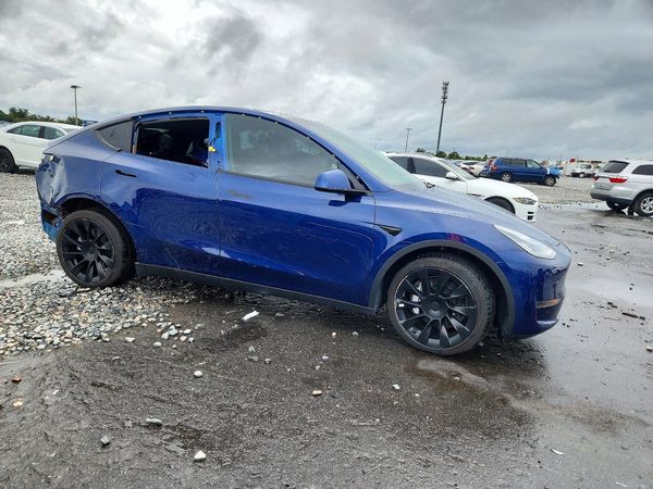2021 TESLA MODEL Y — Passenger 3/4