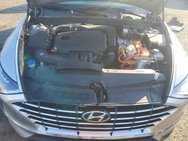 2020 HYUNDAI SONATA Blue — Engine bay