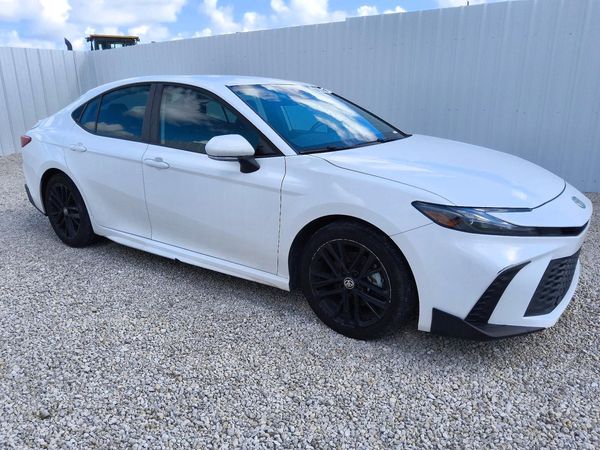 2025 TOYOTA CAMRY — Passenger 3/4