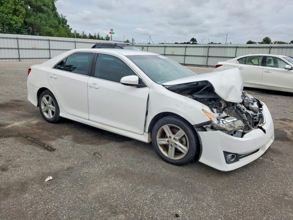 2014 TOYOTA CAMRY — Passenger 3/4