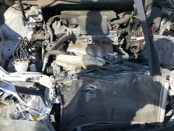 2014 TOYOTA CAMRY — Engine bay