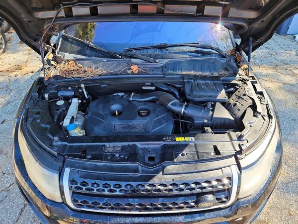 2016 LAND ROVER RANGEROVER SE — Engine bay
