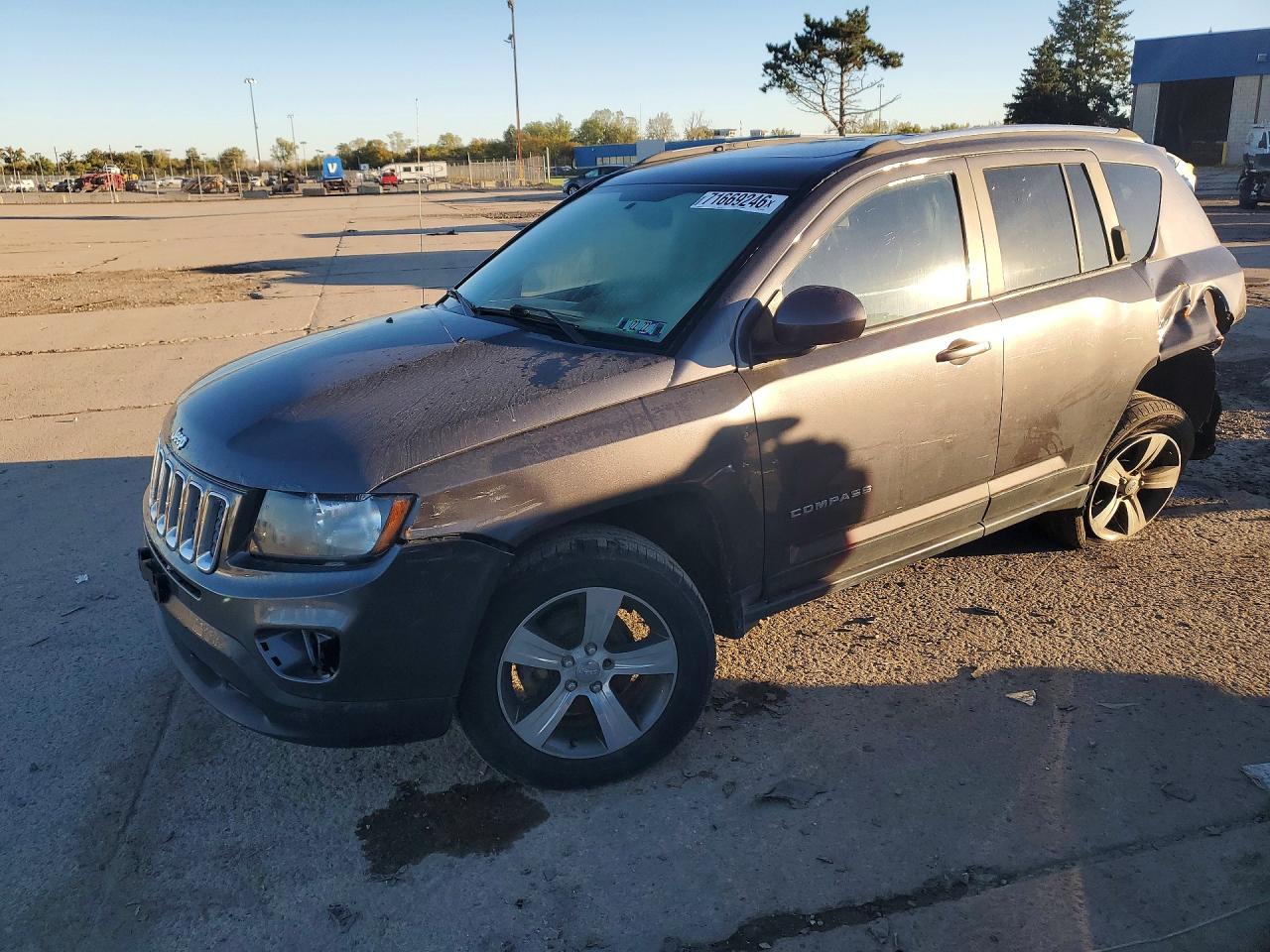 2017 JEEP COMPASS Latitude — Front 3/4