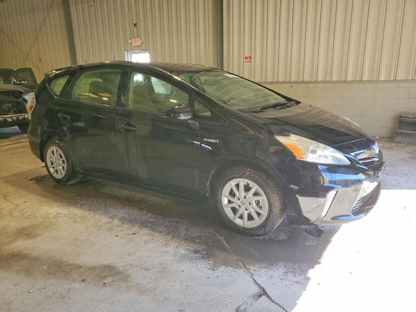 2013 TOYOTA PRIUS — Passenger 3/4