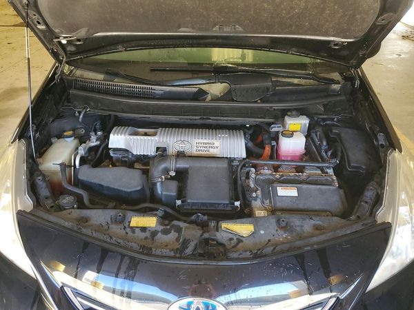 2013 TOYOTA PRIUS — Engine bay