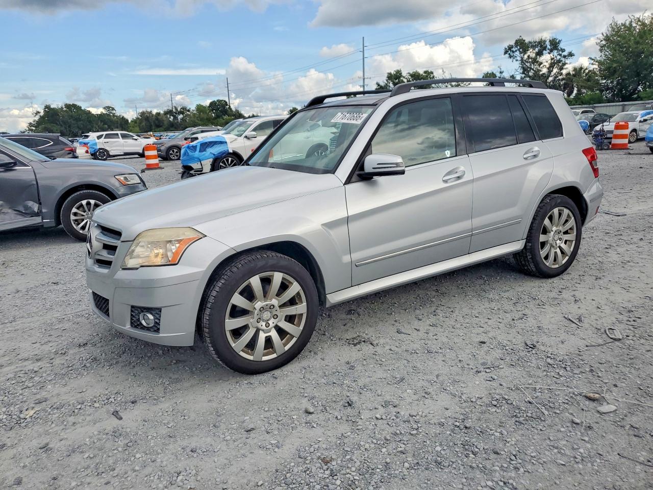 2012 MERCEDES-BENZ GLK GLK350 — Front 3/4