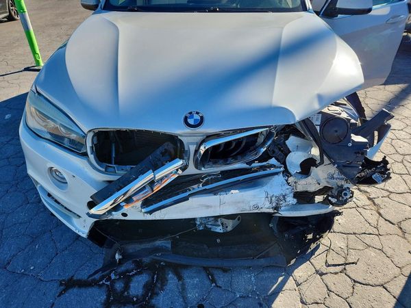2015 BMW X5 xDrive35i — Engine bay